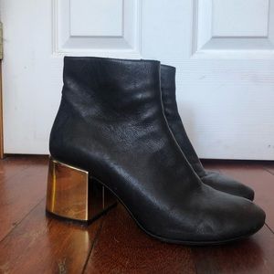 Black ankle boot MM6